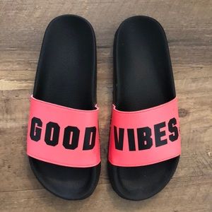 VS PINK Slides 💕🖤